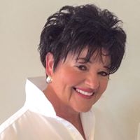 Debbie Chamberlain Photo 20