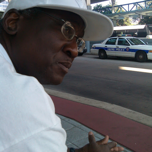 Tonya Walker Photo 14