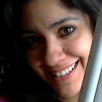 Stephanie Holt Photo 16