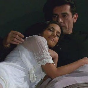 Luz Cardenas Photo 10