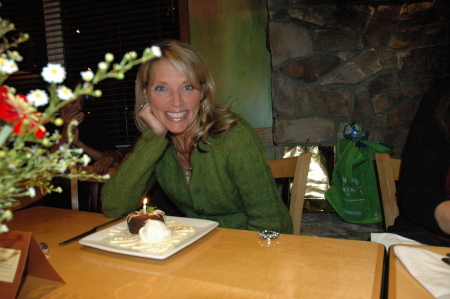 Laurie Williams Photo 28