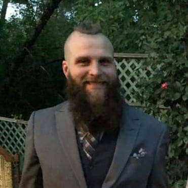 Joseph Quinn Photo 29