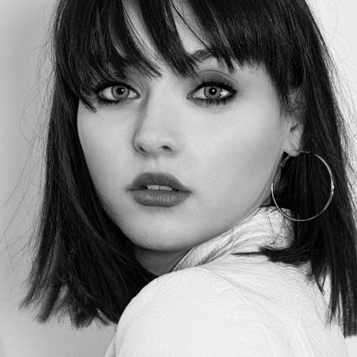 Jennifer Iversen Photo 9