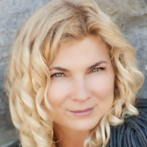 Lisa Adrian Photo 28