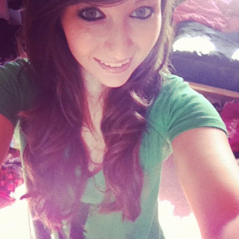 Leah Sanders Photo 23