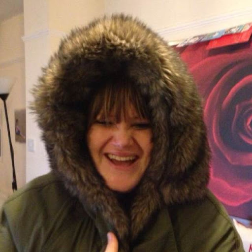 Lisa Squires Photo 31