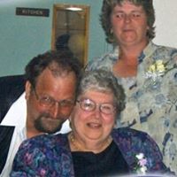 Elizabeth Stanich Photo 4