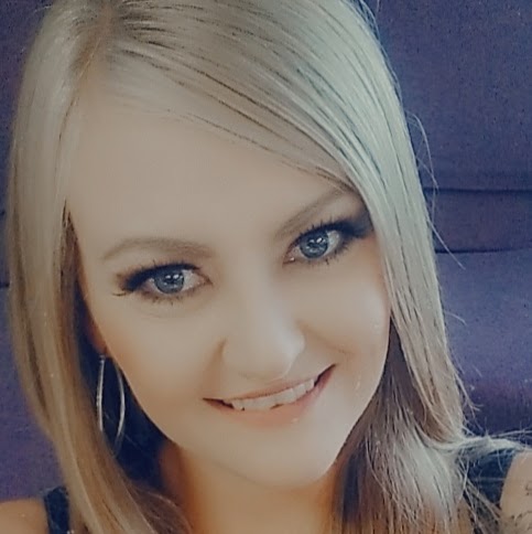 Lana Johnson Photo 17