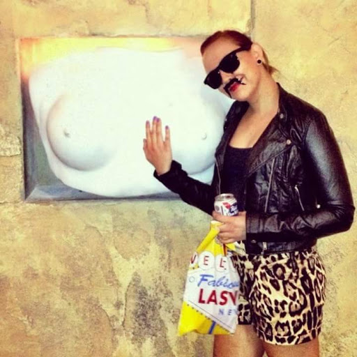 Samantha Bell Photo 4