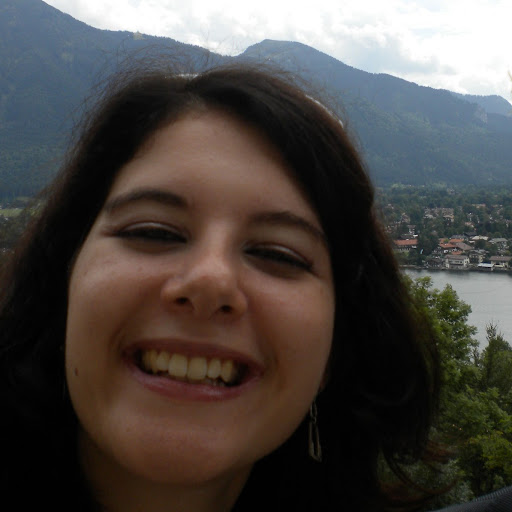 Stefanie Hahn Photo 24