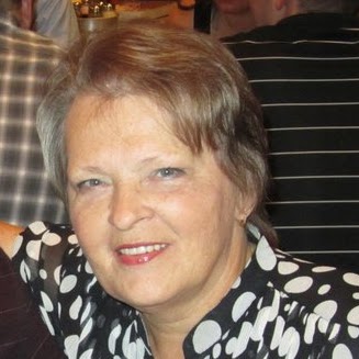 Julie Chandler Photo 19