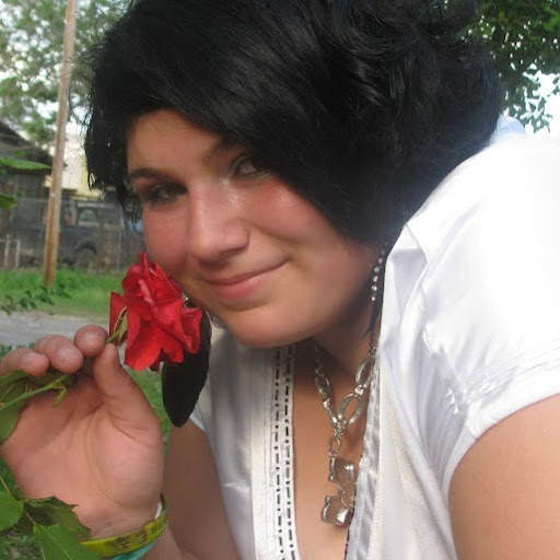 Holly Loyd Photo 2