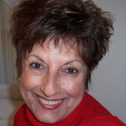 Elizabeth Petersen Photo 15