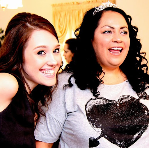 Elizabeth Honeycutt Photo 12