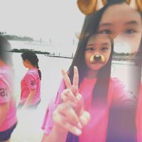 Jessica Low Photo 32