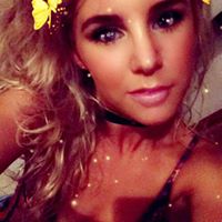 Danielle Stapleton Photo 14