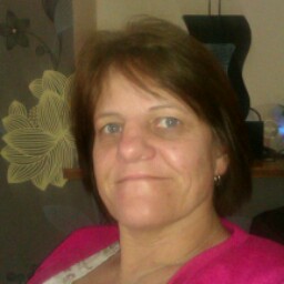 Julie Lloyd Photo 24