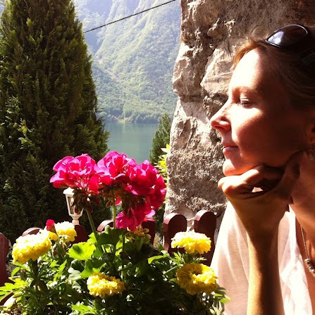 Kristina Hart Photo 32