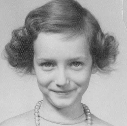 Kathryn Compton Photo 4