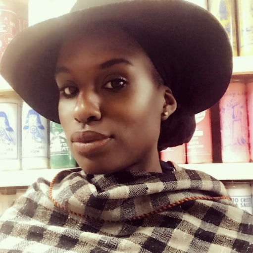 Simone Small Photo 24