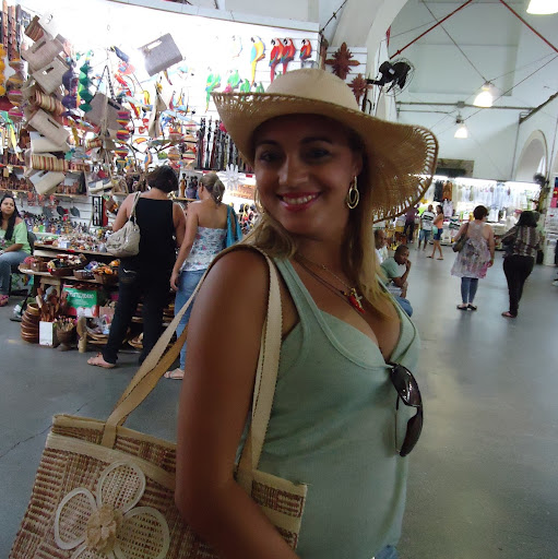 Elizabeth Menezes Photo 9