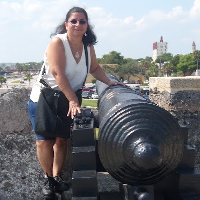 Elizabeth Duran Photo 22