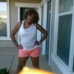 Erica Hollins Photo 13