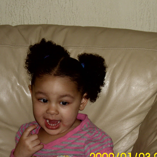 Christina Hendrick Photo 20