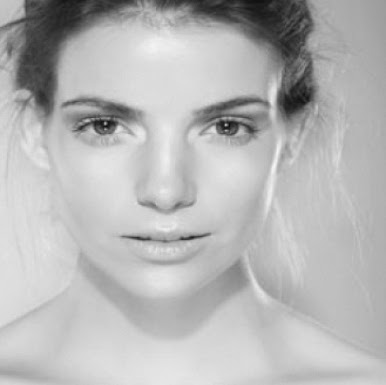Robyn Barrett Photo 10