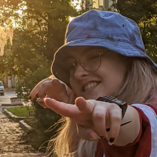 Elizabeth Pomeroy Photo 17