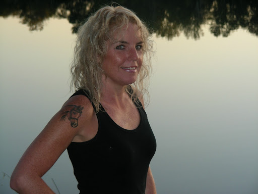 Julie Ashton Photo 20