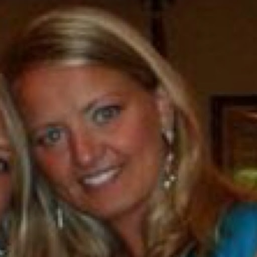 Stephanie Nolan Photo 21