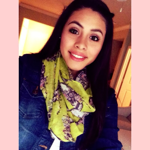 Alicia Deleon Photo 11