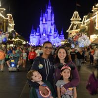 Mindy Robbins Photo 27