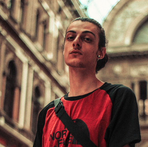 Angelo Russo Photo 9