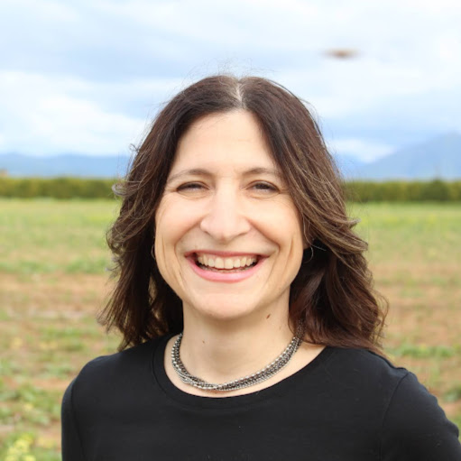 Sara Edwards Photo 9