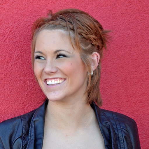 Julia Estes Photo 6