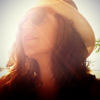 Katie Newman Photo 33