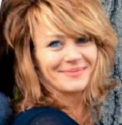 Julie Fischer Photo 36