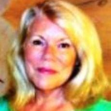 Elizabeth Laughlin Photo 14
