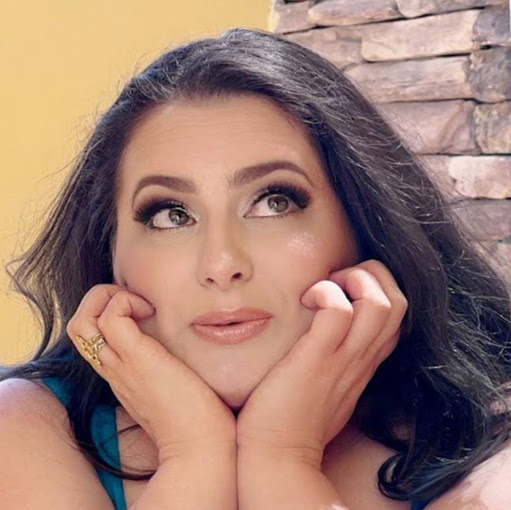 Elisa Carlson Photo 6