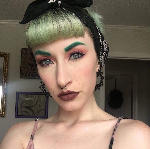 Gwen Green Photo 13