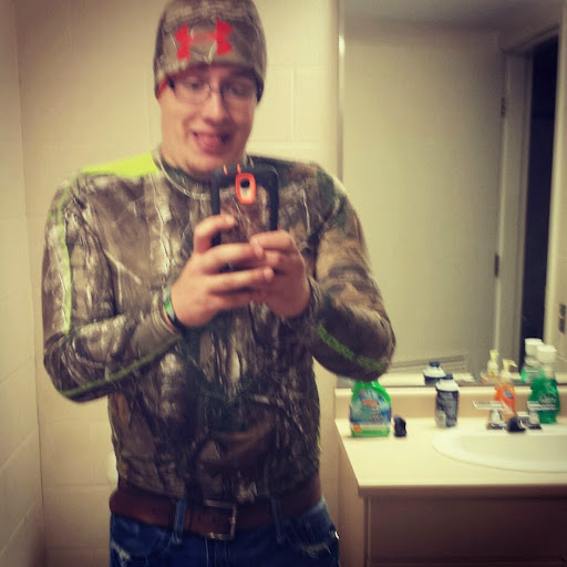 Kyle Rhodes Photo 13