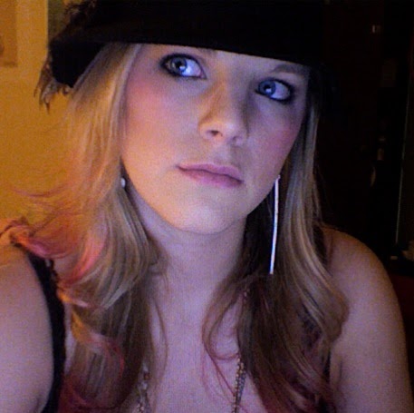 Emily Peters Photo 46