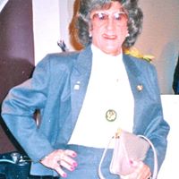 Julia Lambert Photo 13