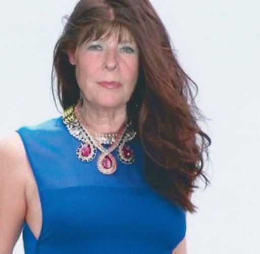 Jacqueline Ellis Photo 7