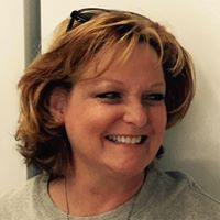 Julie Nabors Photo 20