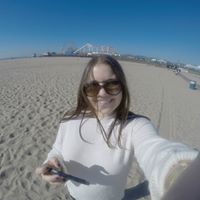 Stephanie Goldenberg Photo 14