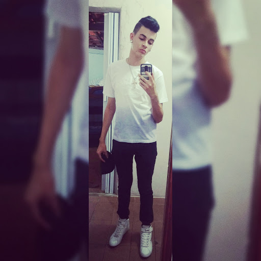 Ronald Lucas Photo 23