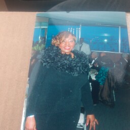 Michele Armstrong Photo 23